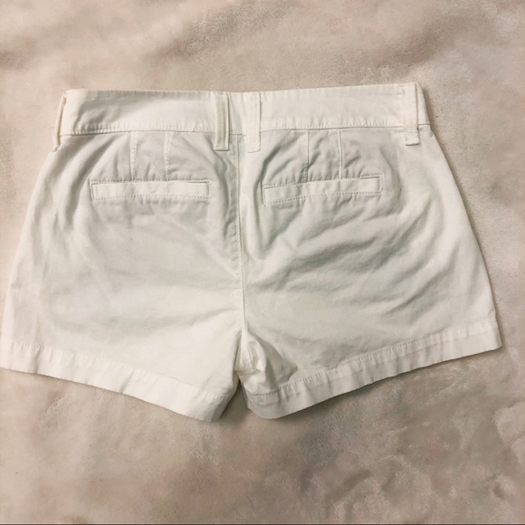 ✨Old Navy Relaxed Mid-Rise Shorts in Bright White - Picture 4 of 5